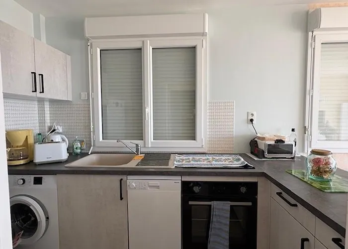 Renove 1 Au Bord De Avec Garage - Fr-1-323-32