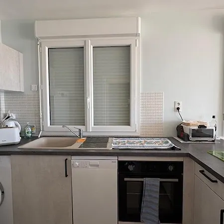 4 Pers, Et Commerces A Proximite, Garage Inclus - Fr-1-323-32